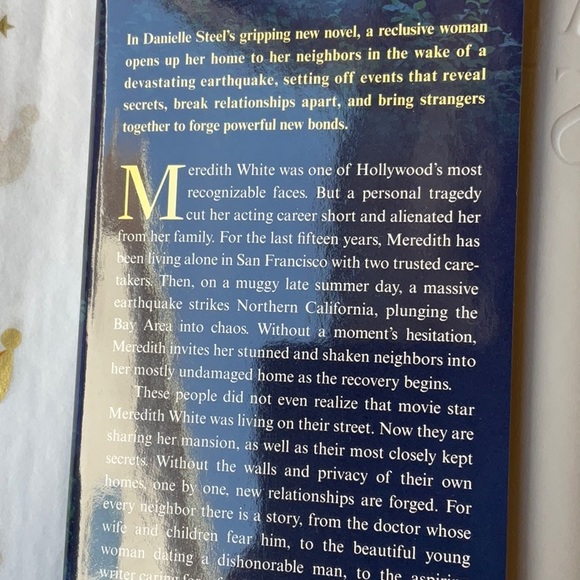 π DANIELLE STEEL BOOK π  NWT π - Picture 7 of 9